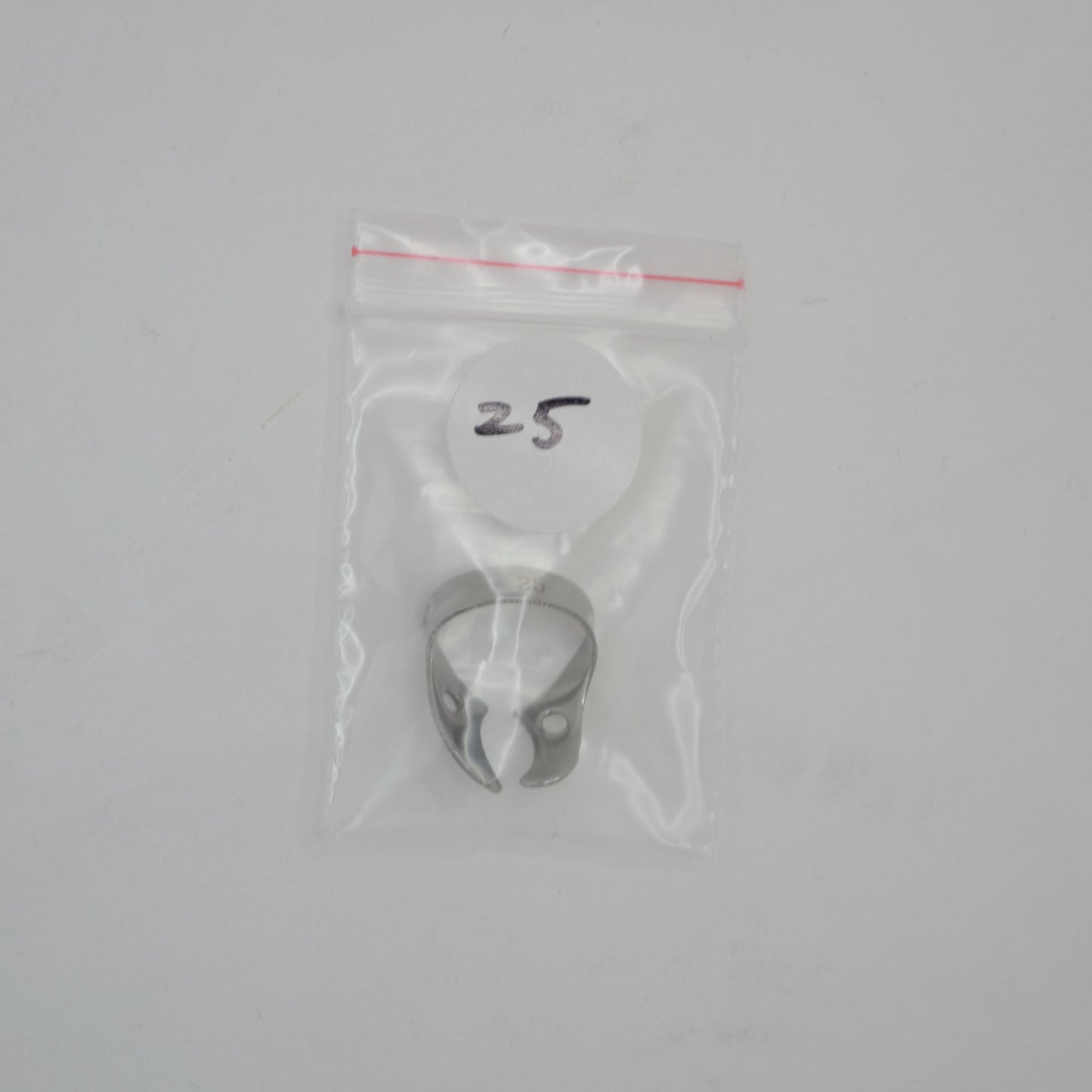 Molar Rubber Dam Lower Right Clamp, #25