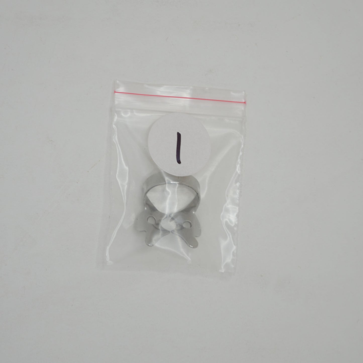 Premolar Rubber Dam Upper Right Clamp, #1