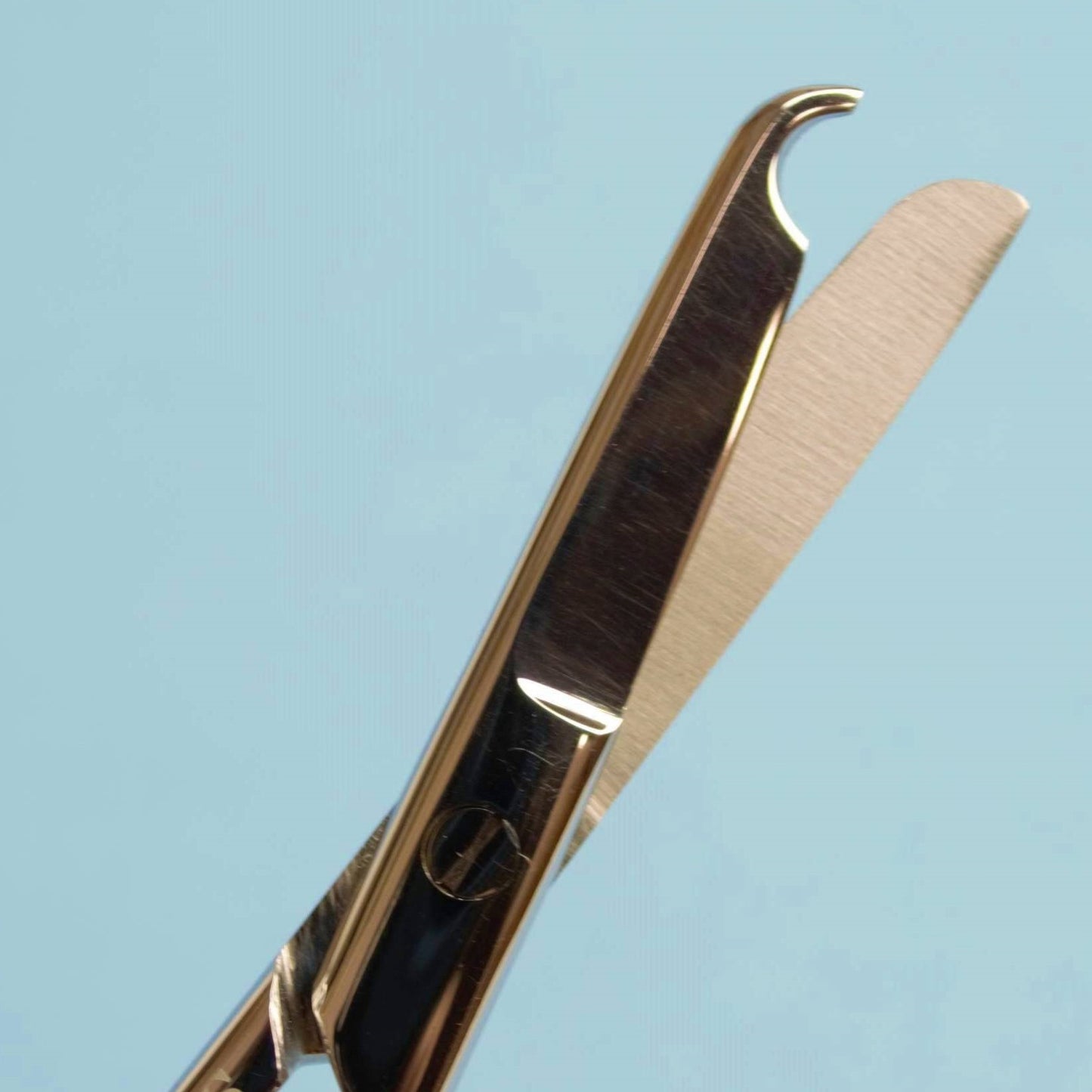 Stitch Scissor, Littauer