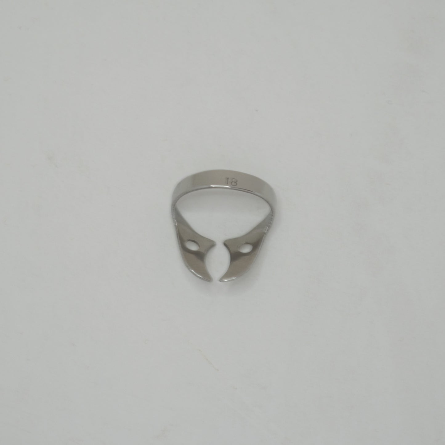 Molar Rubber Dam Lower Left Clamp, #18