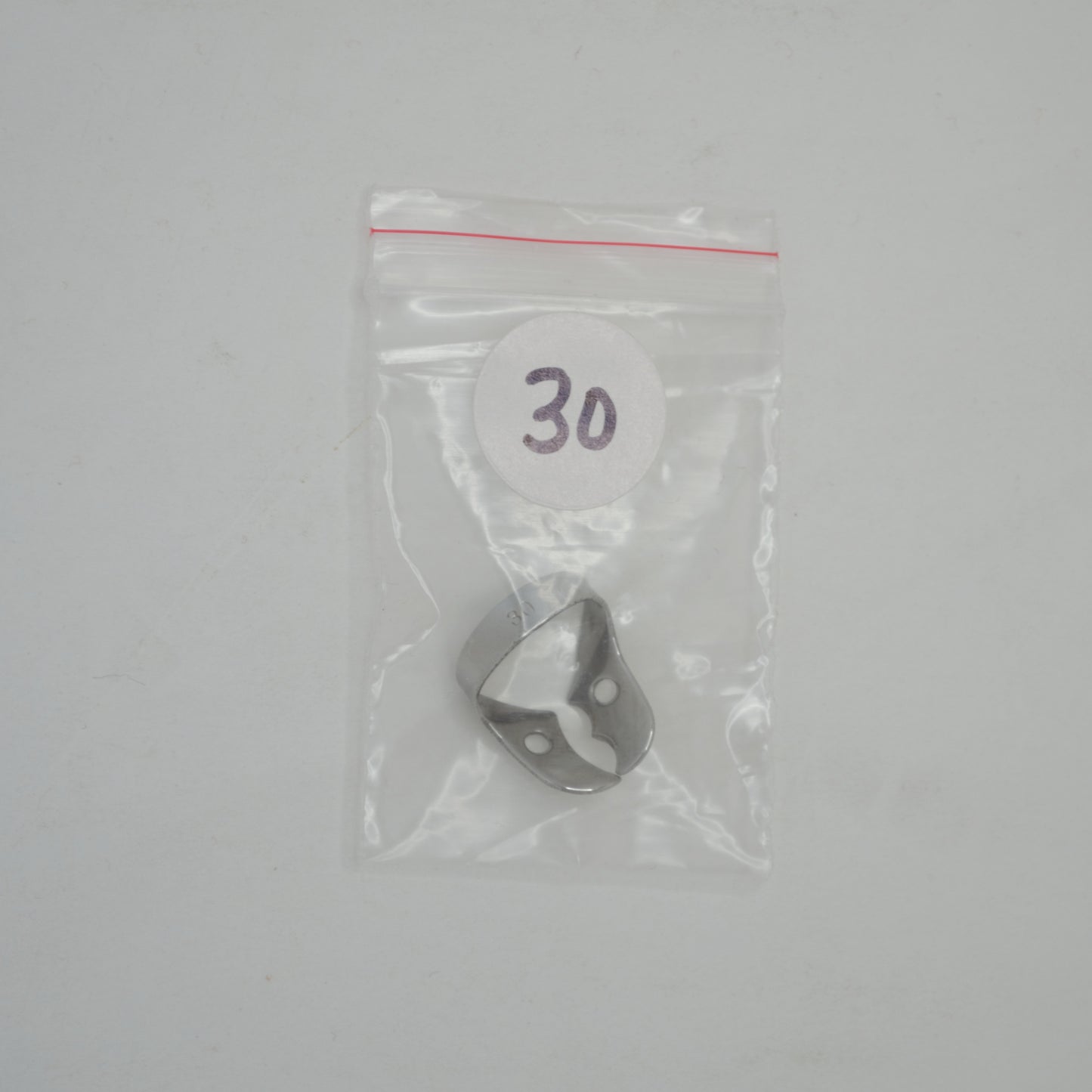 Molar Rubber Dam Lower Right Clamp, #30