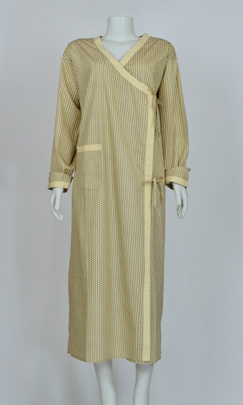 Medical Exam Gown, F06